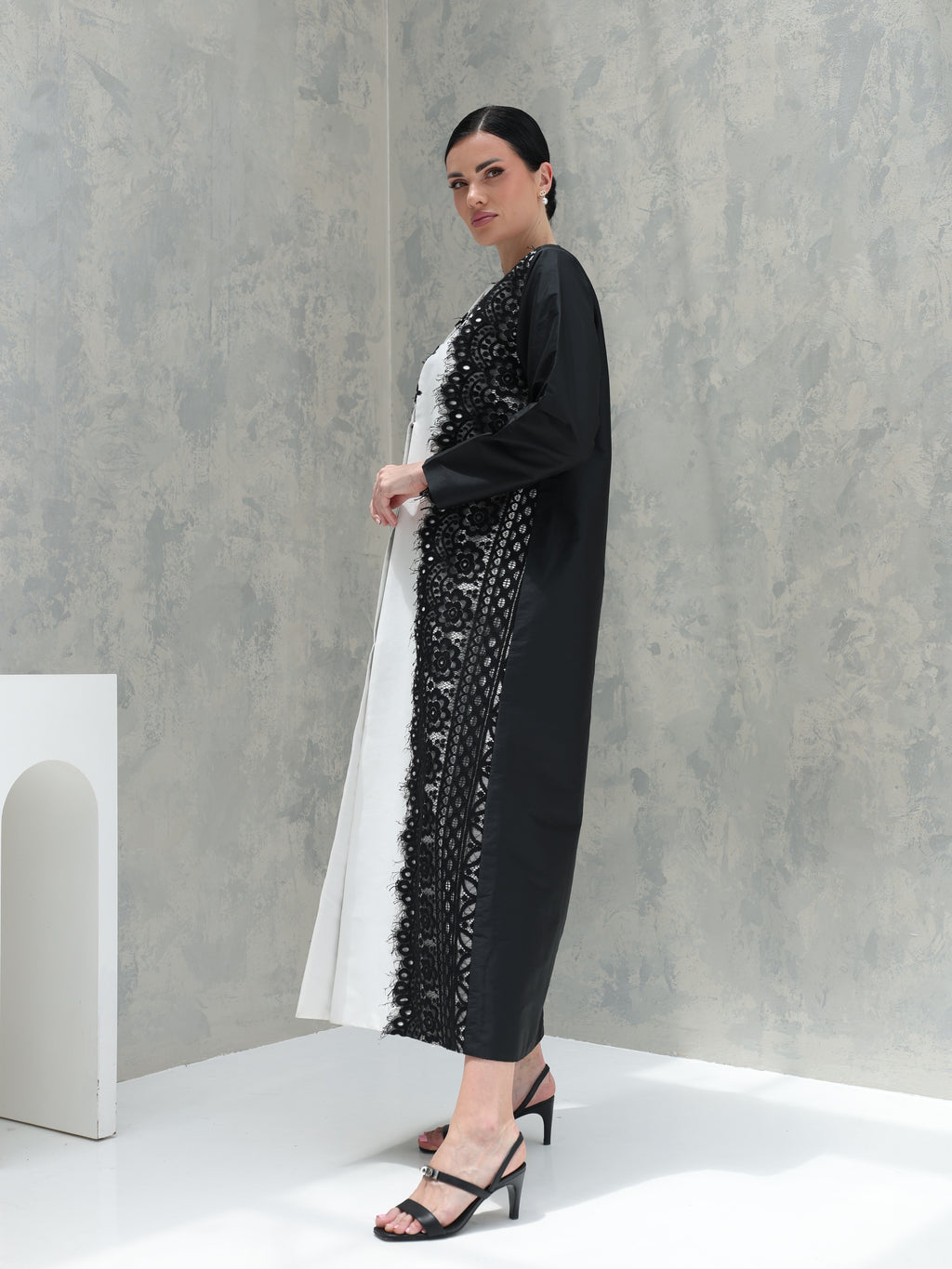 Everyday Collection Abaya — Black & White