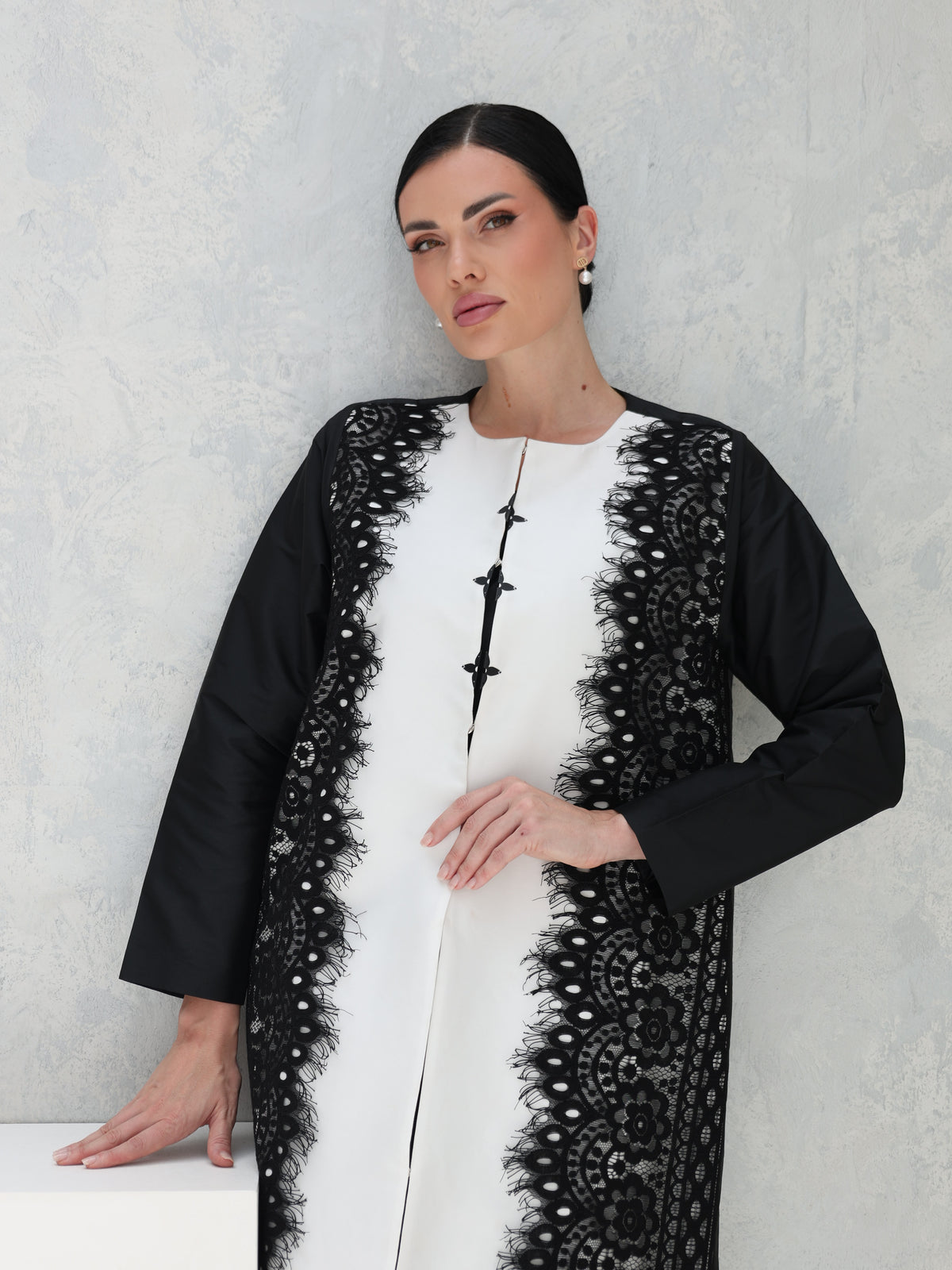 Everyday Collection Abaya — Black & White