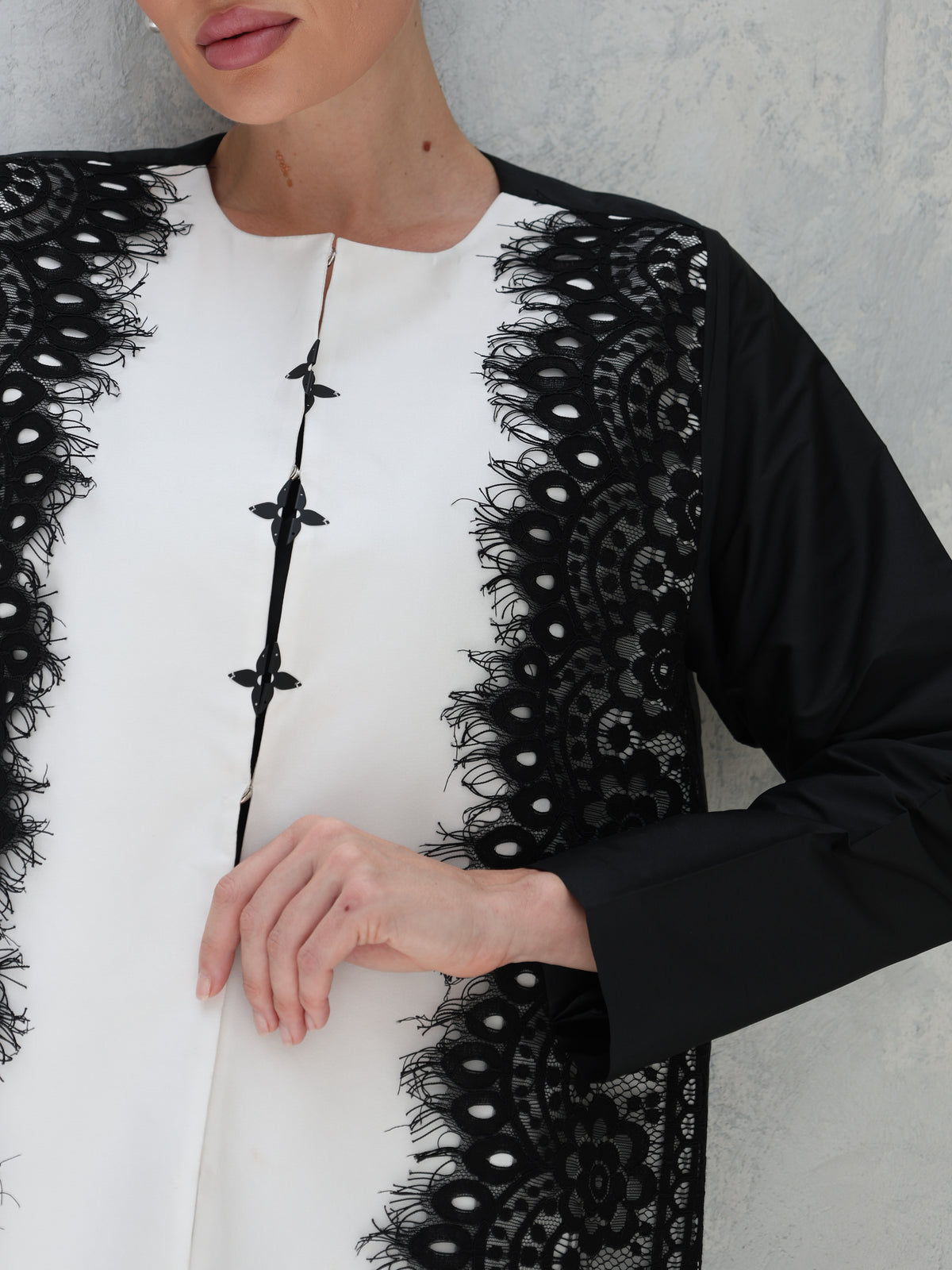 Everyday Collection Abaya — Black & White