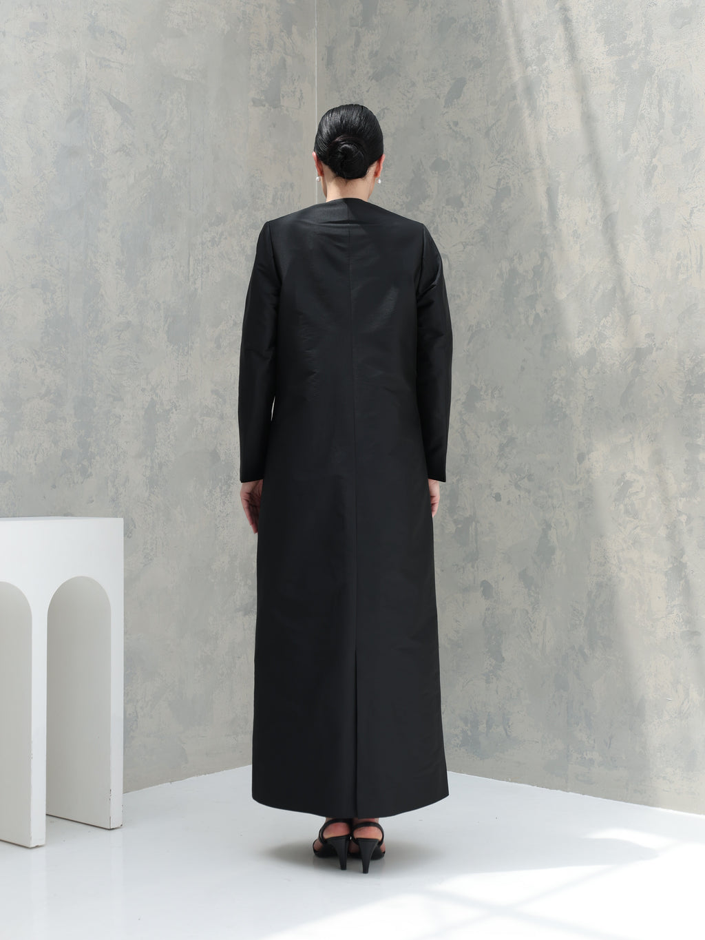 Everyday Collection Abaya — Black Butterfly Closure