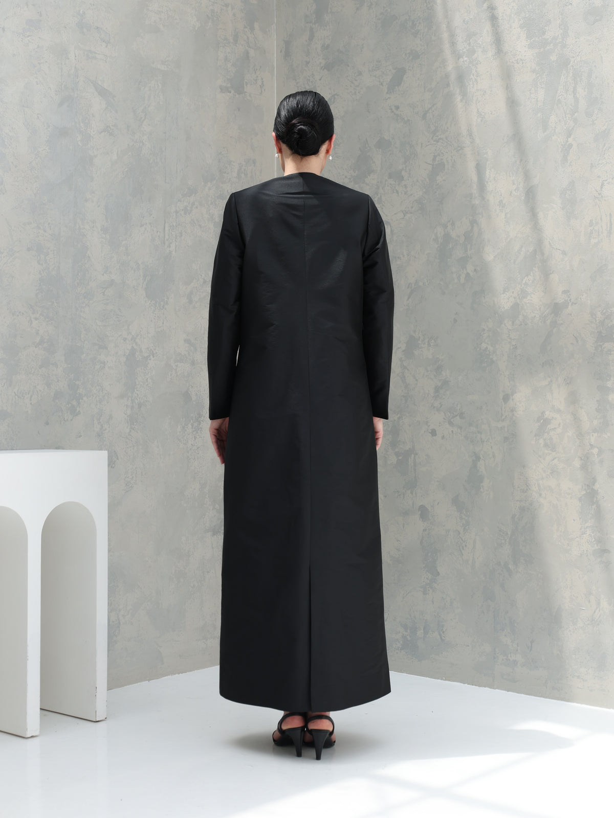 Everyday Collection Abaya — Black Butterfly Closure